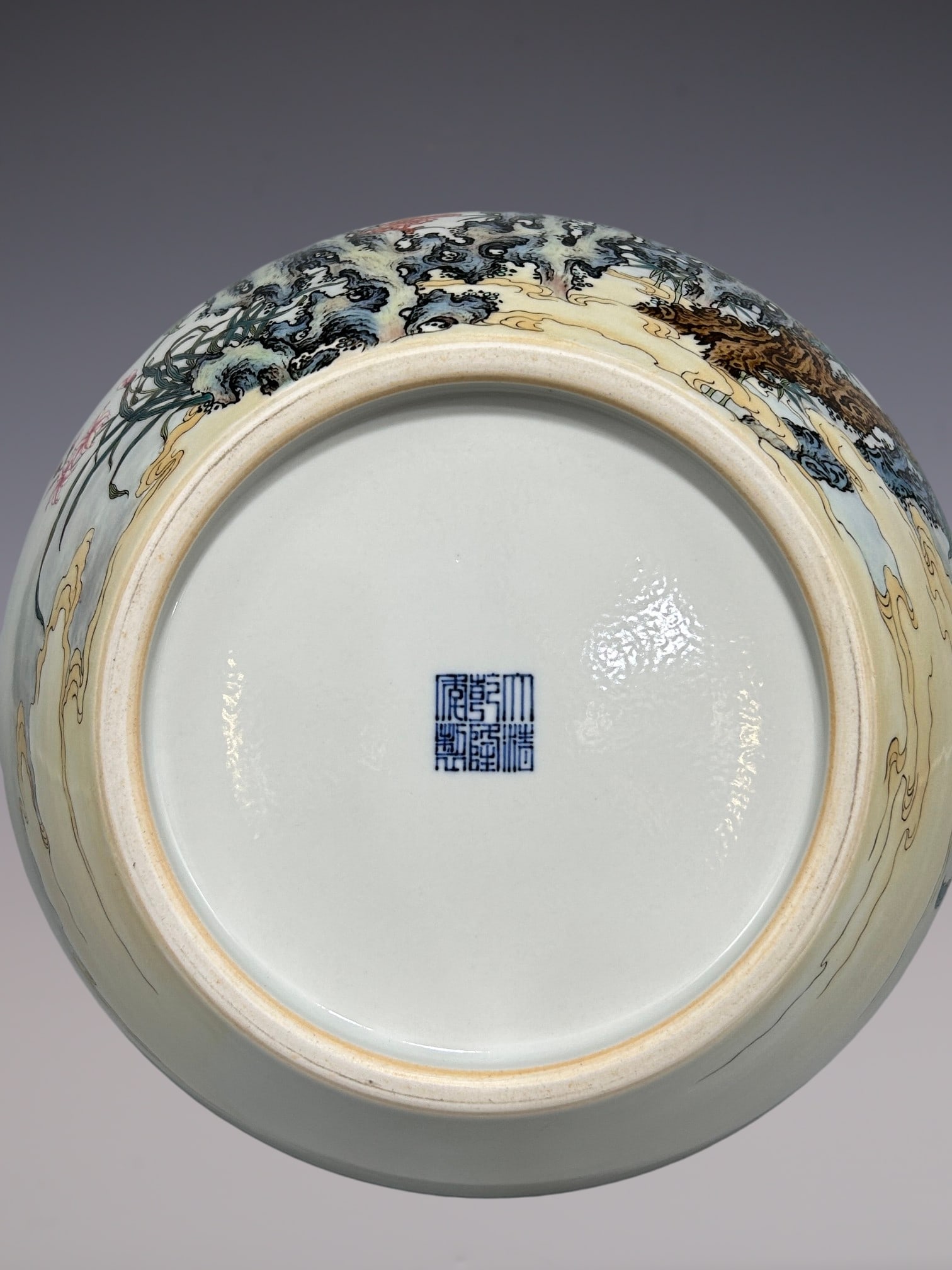 An Exquisite Enamel Bats and Peach Pattern Vase - 8