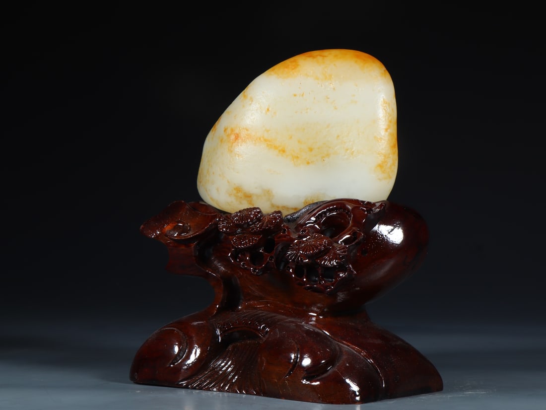 An Exquisite White Jade Ornament - 3