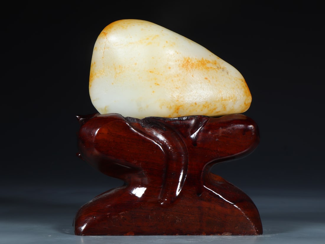 An Exquisite White Jade Ornament - 4