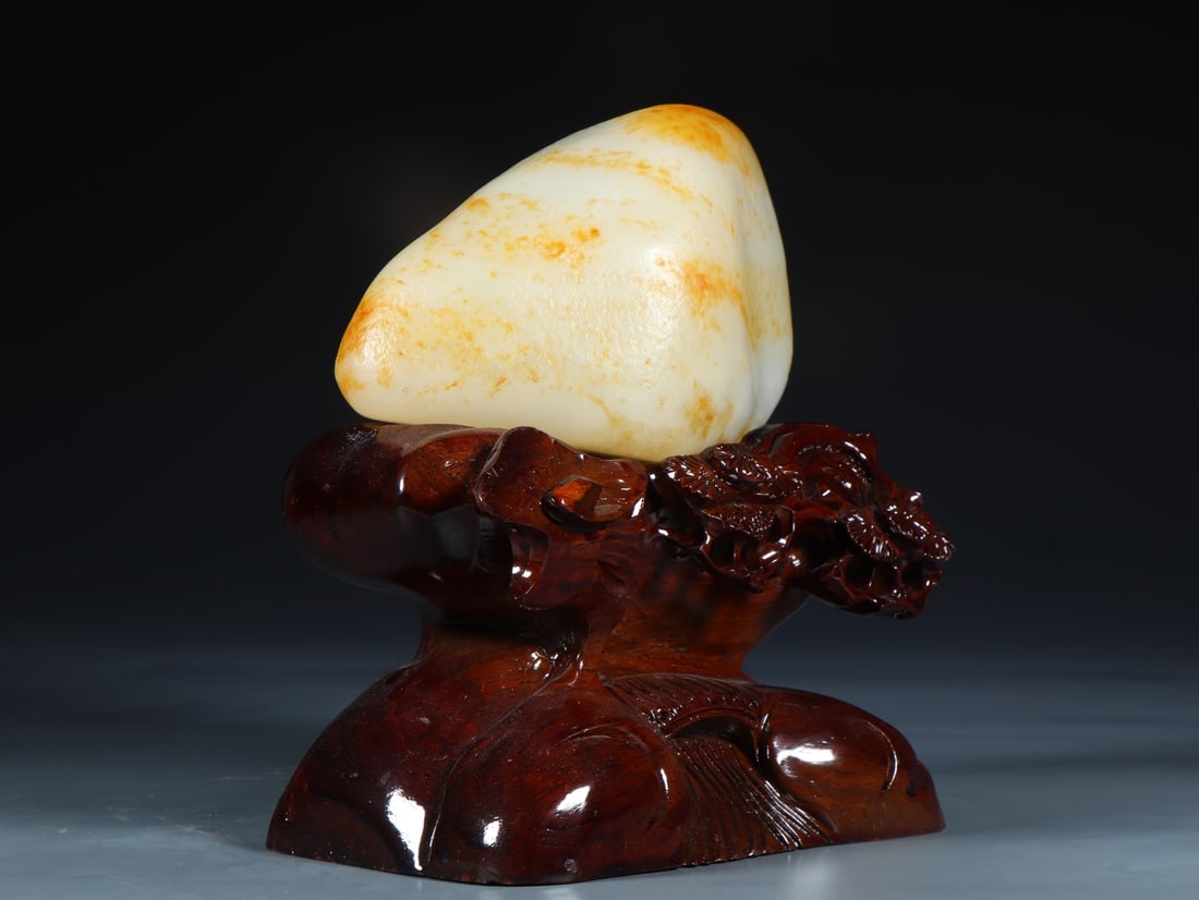 An Exquisite White Jade Ornament - 7