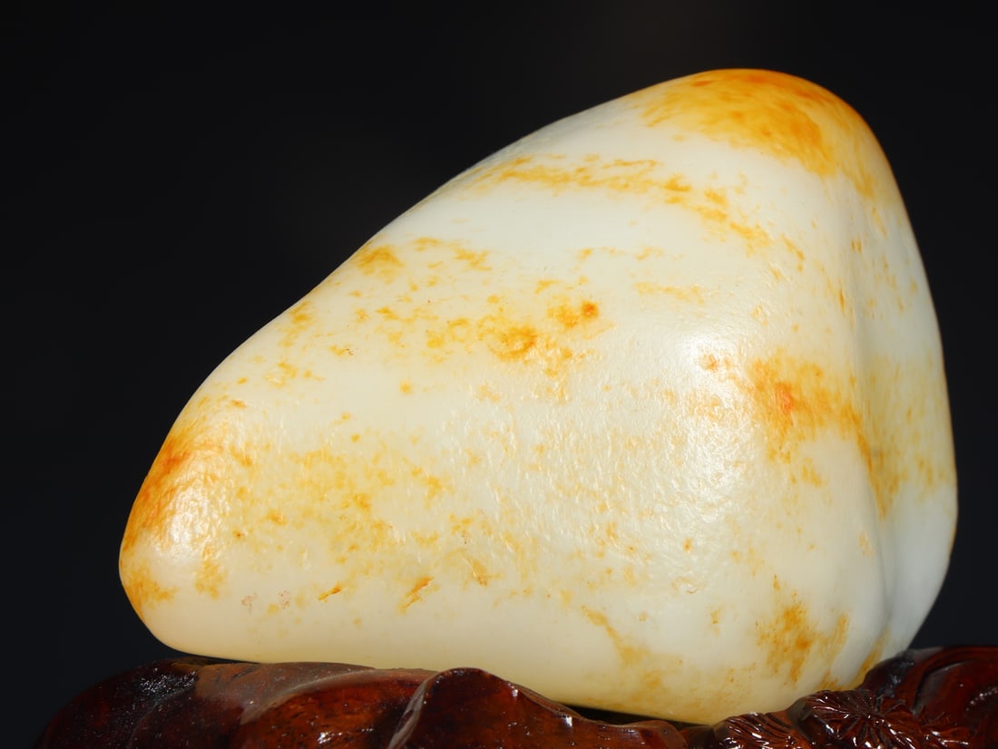 An Exquisite White Jade Ornament - 8