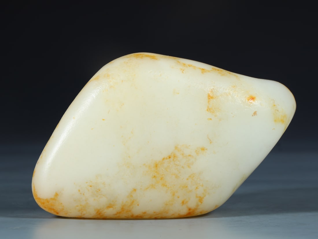An Exquisite White Jade Ornament - 9