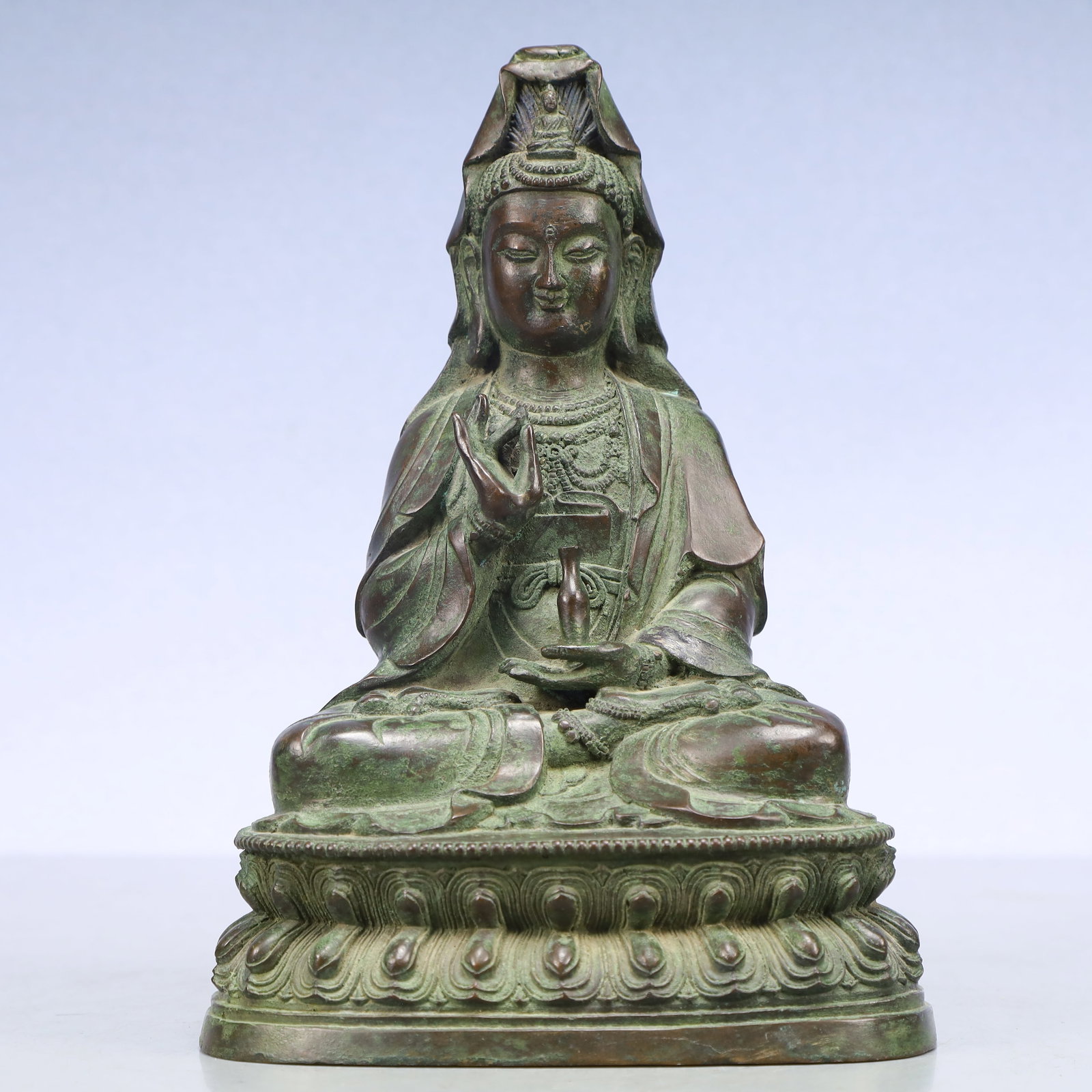 A Exquisite Coppery Statue of Avalokitesvara: A Exquisite Coppery Statue of Avalokitesvara Ming Dynasty, China Size:15cmx10cmx23cm Weight:2750g (The Dimensions Of All Batches Are Manually Measured.If You Need More Detailed Information, Please Con