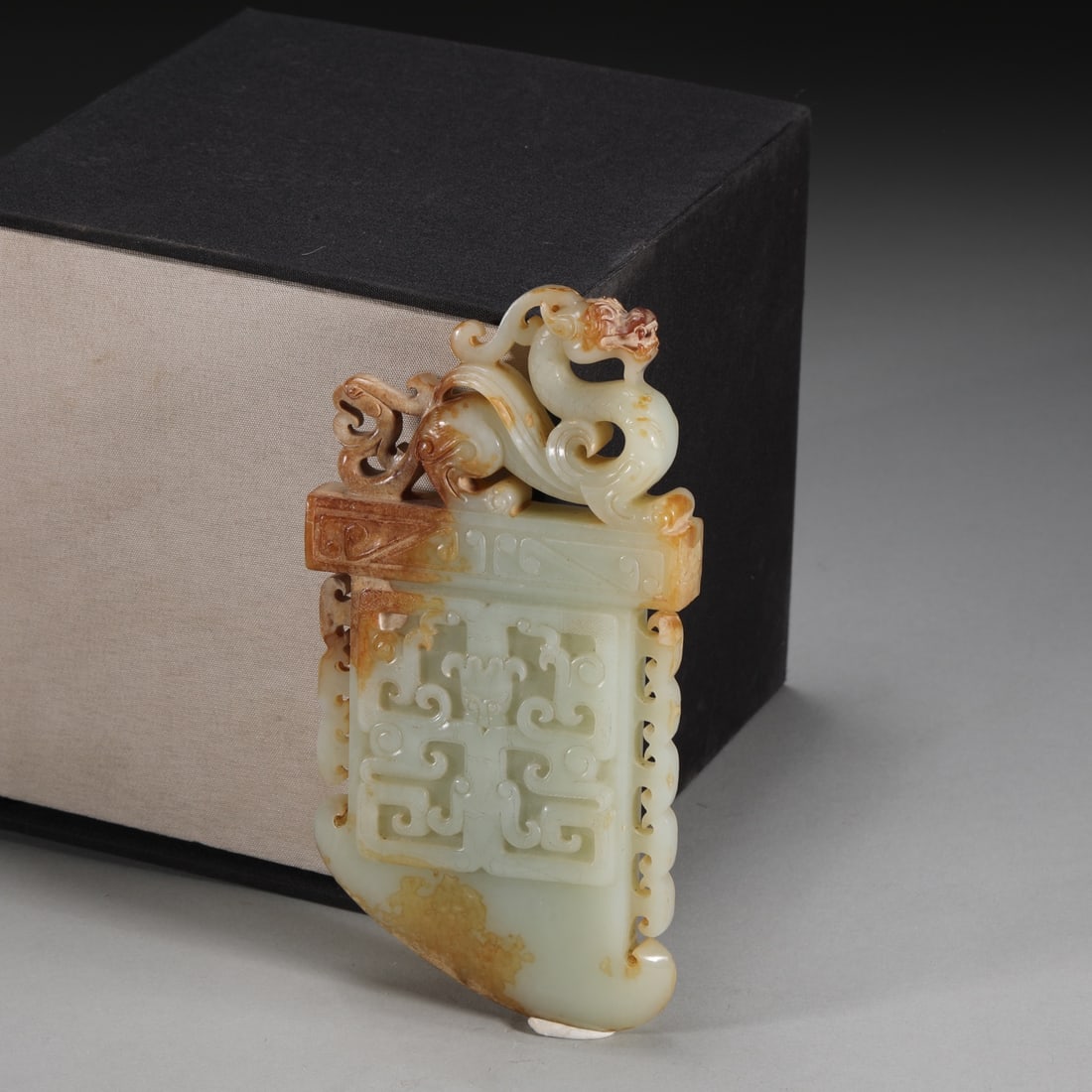 An Exquisite White Jade Auspicious Beast Pattern Ornament: An Exquisite White Jade Auspicious Beast Pattern Ornament Qing Dynasty, China Size:??15.5cmx8.2cm Weight:350g (The Dimensions Of All Batches Are Manually Measured.If You Need More Detailed