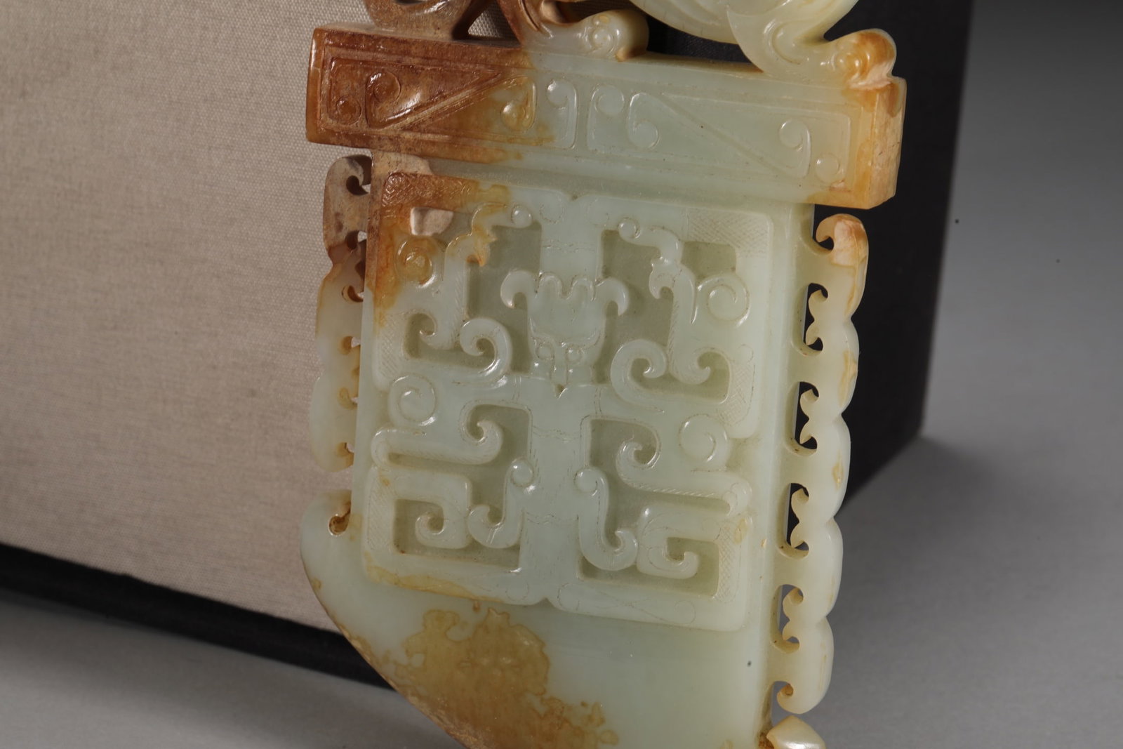 An Exquisite White Jade Auspicious Beast Pattern Ornament - 3