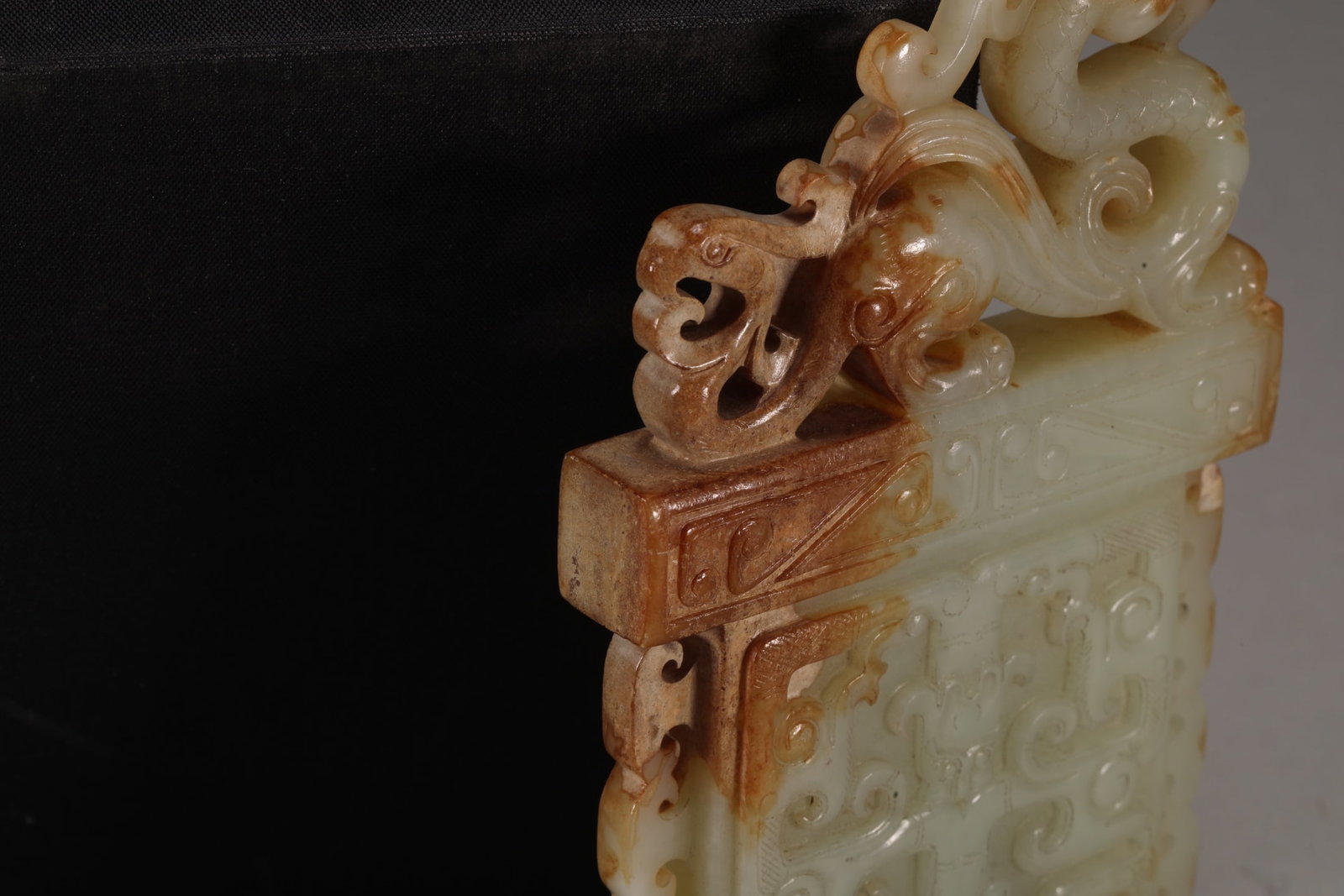 An Exquisite White Jade Auspicious Beast Pattern Ornament - 9