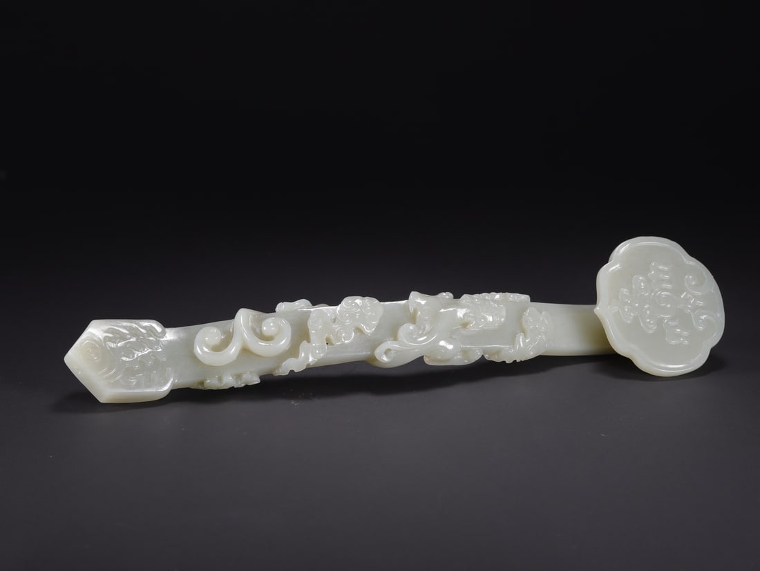 An Exquisite White Jade Dragon Pattern Ruyi: An Exquisite White Jade Dragon Pattern Ruyi Qing Dynasty, China Size:23.5cmx5.5cmx2.7cm Weight:172.3g (The Dimensions Of All Batches Are Manually Measured.If You Need More Detailed Information, Please