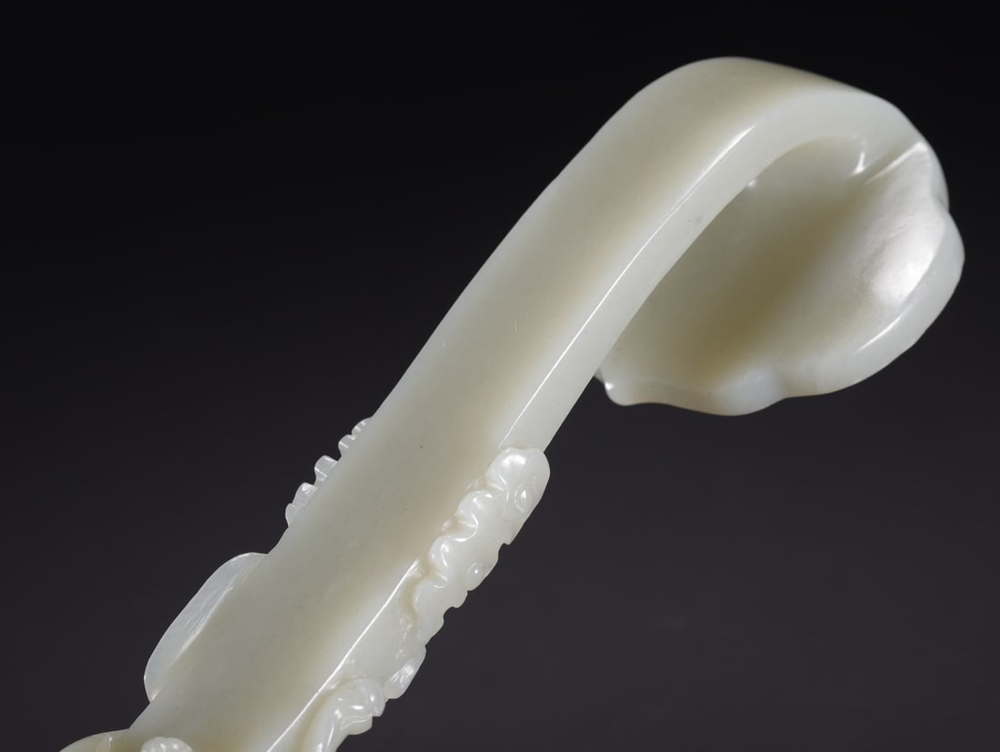 An Exquisite White Jade Dragon Pattern Ruyi - 6