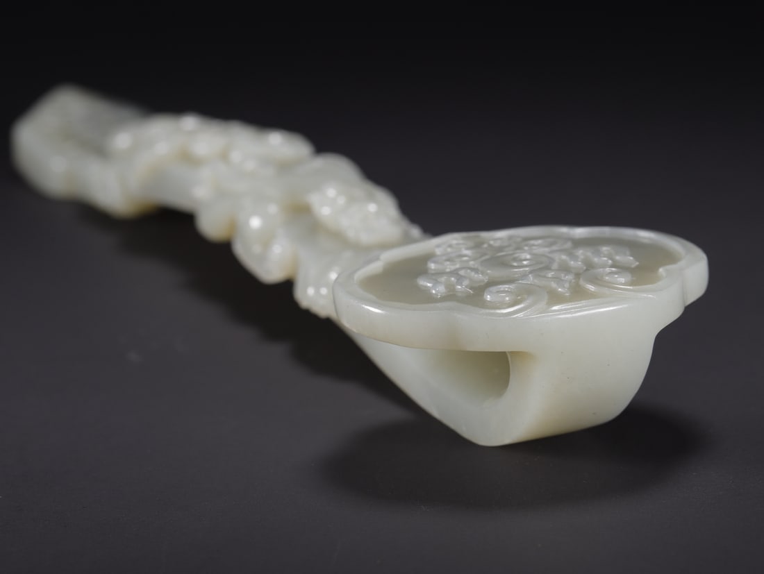 An Exquisite White Jade Dragon Pattern Ruyi - 9