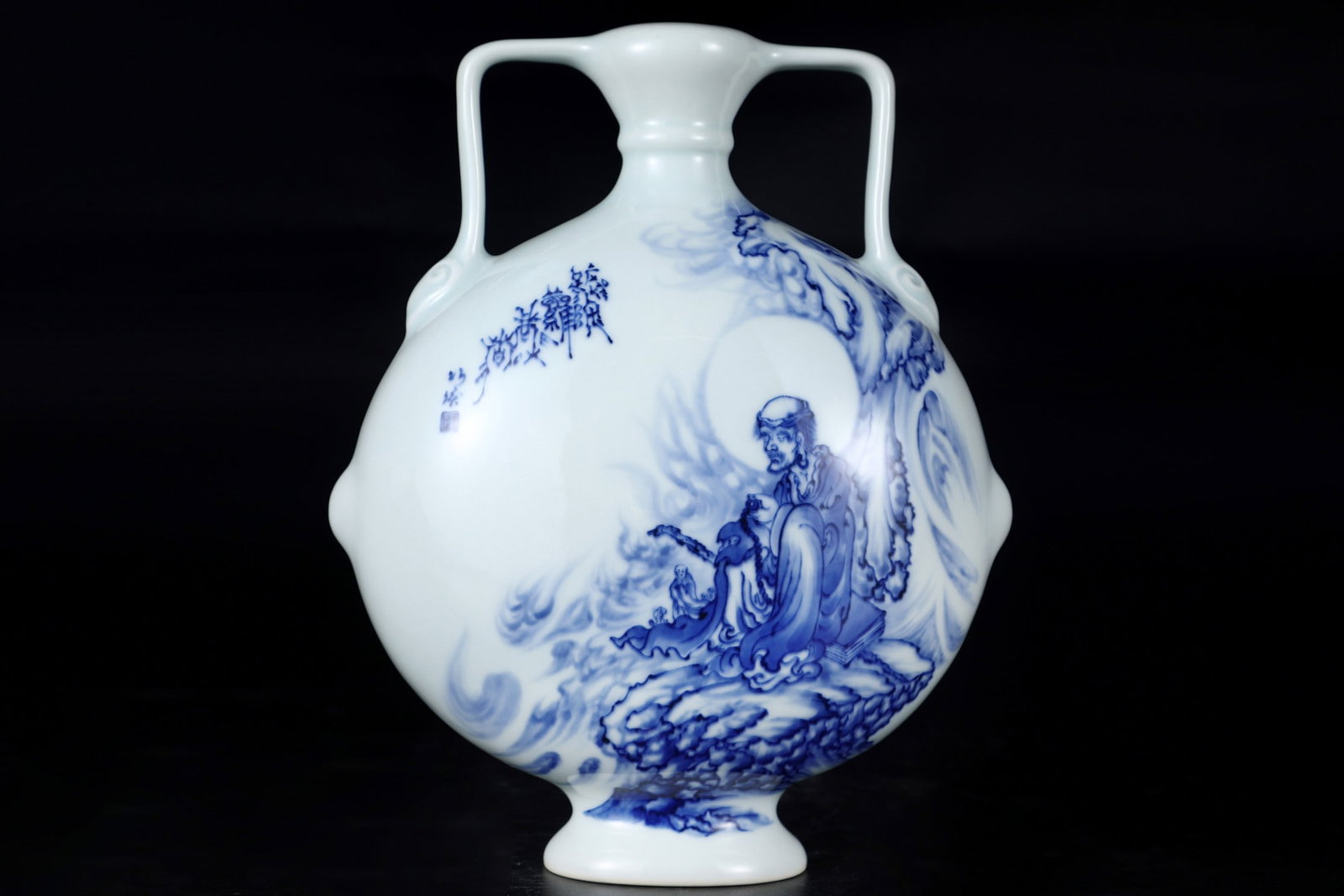 An Exquisite Blue and White Character and Story Pattern Double-Ears Vase: An Exquisite Blue and White Character and Story Pattern Double-Ears Vase Qing Dynasty, China Size:24cmx20cm (The Dimensions Of All Batches Are Manually Measured.If You Need More Detailed Information,