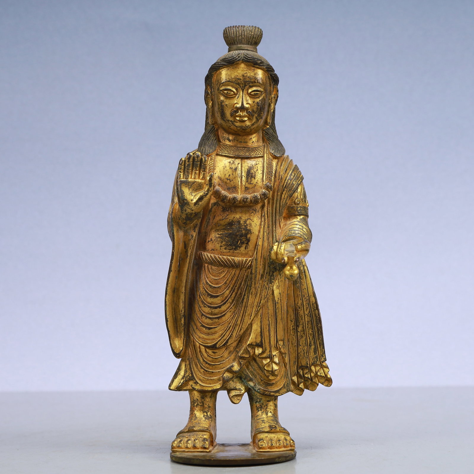 A Exquisite Gilt Bronze Statue of Guru: A Exquisite Gilt Bronze Statue of Guru Ming Dynasty, China Size:8.5cmx7cmx25cm Weight:1700g (The Dimensions Of All Batches Are Manually Measured.If You Need More Detailed Information, Please Contact O