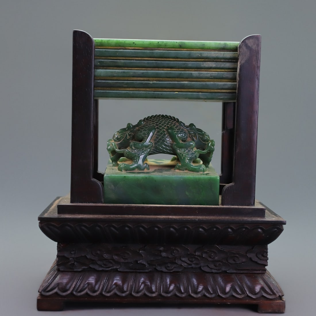 A Set of Fine Jasper Auspicious Beast Seal: A Set of Fine Jasper Auspicious Beast Seal Qing Dynasty, China Size:25cmx20cmx14cm Weight:4500g Size:8cmx9.8cmx9.8cm Weight:1225g Size:14cmx8.5cm Weight:1460g (The Dimensions Of All Batches Are
