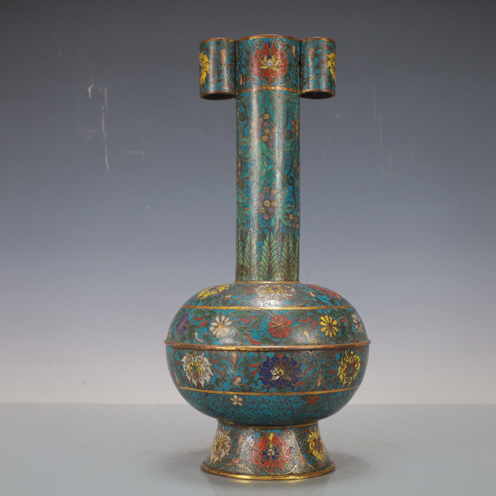A Exquisite Cloisonne Lotus Pattern Double-Ears Vase: A Exquisite Cloisonne Lotus Pattern Double-Ears Vase Ming Dynasty, China Jingtai Four-character Mark Size:17cmx35cm Weight:1950g (The Dimensions Of All Batches Are Manually Measured.If You Need More