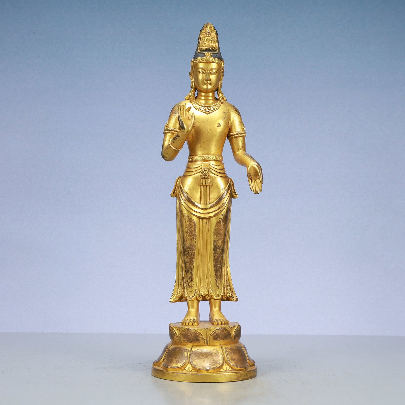 A Exquisite Gilt Bronze Statue of Avalokitesvara: A Exquisite Gilt Bronze Statue of Avalokitesvara Ming Dynasty, China Size:11cmx38cm Weight:2700g (The Dimensions Of All Batches Are Manually Measured.If You Need More Detailed Information, Please Cont