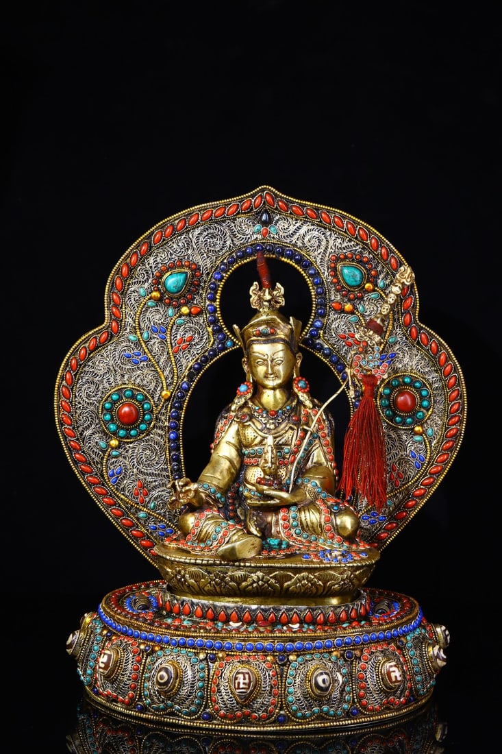 An Exquisite Silver Inlaid Dzi Bead Gems Statue of Padma Sambhava: An Exquisite Silver Inlaid Dzi Bead Gems Statue of Padma Sambhava Qing Dynasty, China Size:31cmx27.cm Weight:2650g (The Dimensions Of All Batches Are Manually Measured.If You Need More Detailed