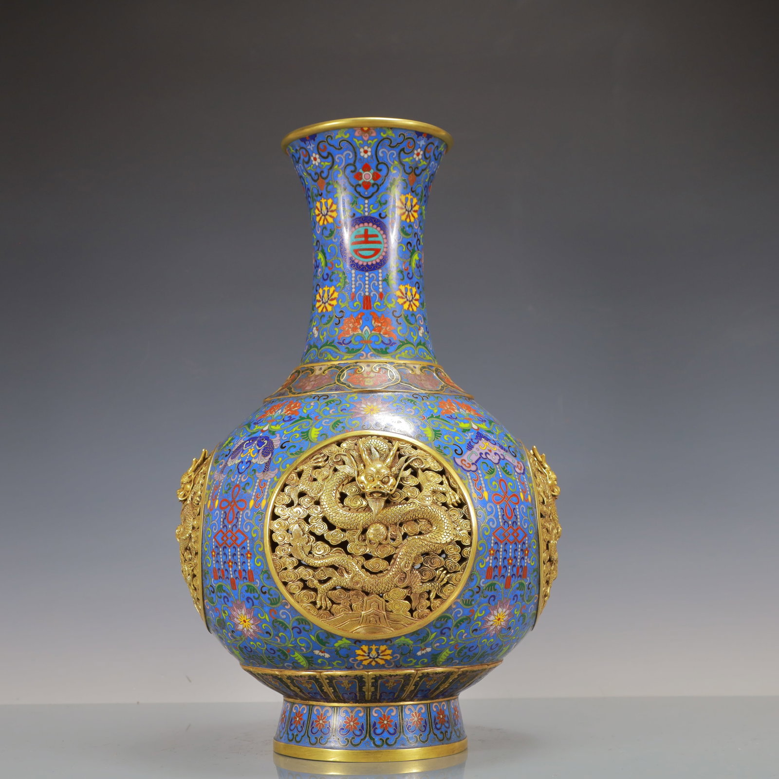A Huge Cloisonne Hollow Dragon Pattern Vase: A Huge Cloisonne Hollow Dragon Pattern Vase Qing Dynasty China Qianlong Four-character Mark Size:50.2cmx26cm Weight:12150g (The Dimensions Of All Batches Are Manually Measured.If You Need More