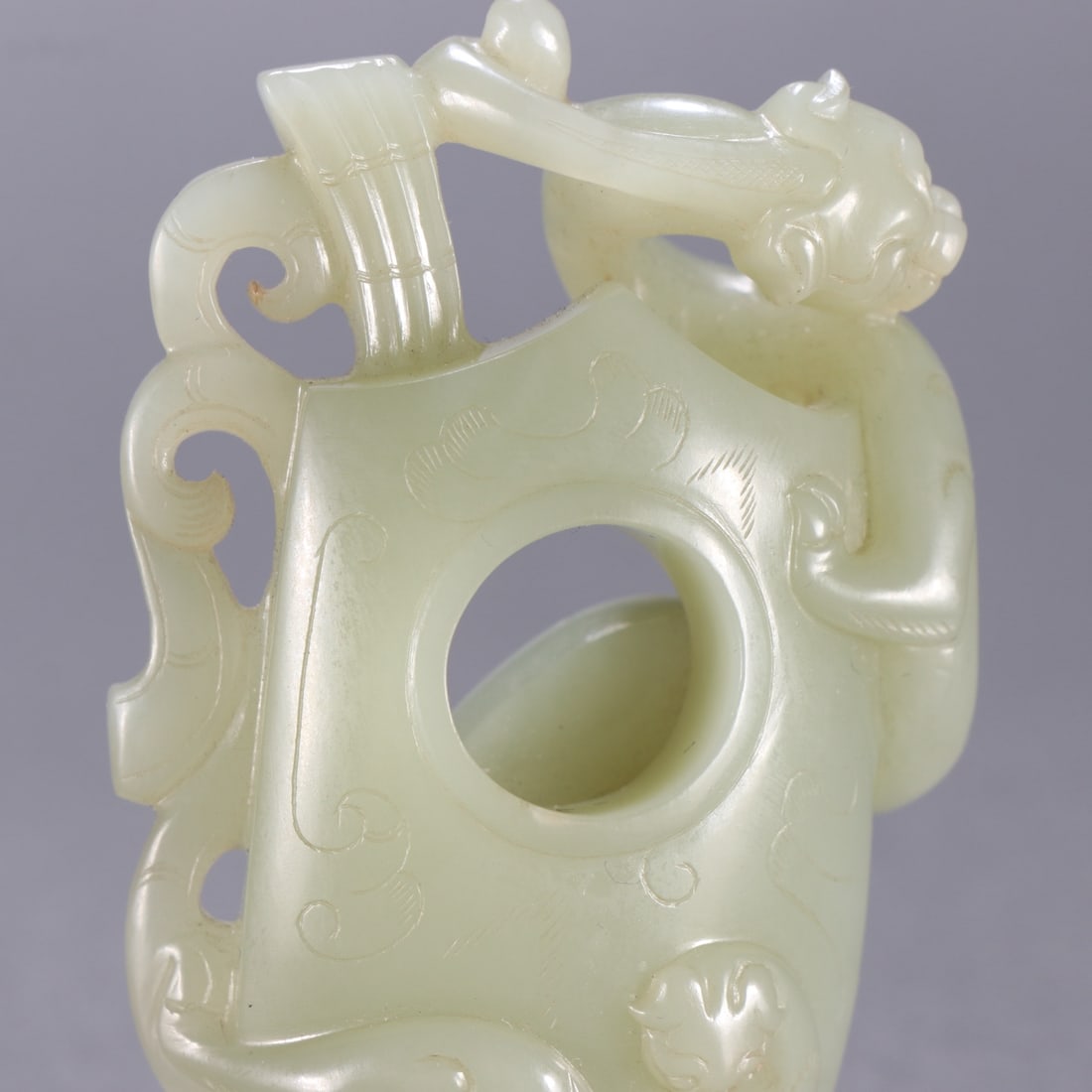 An Exquisite White Jade Chi-Dragon Pattern Pendant - 2