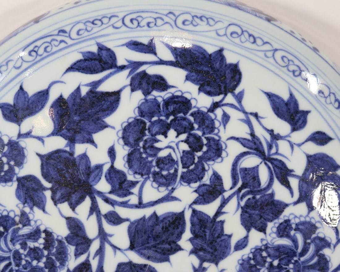 An Exquisite Blue and White Lotus Pattern Box - 5
