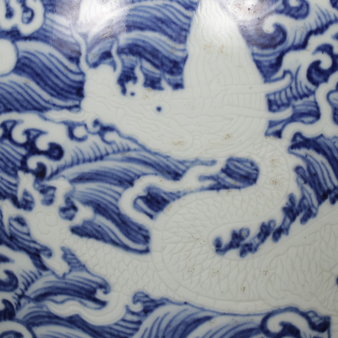 An Exquisite Blue and White Seawater Pattern Dragon Pattern Vase - 6