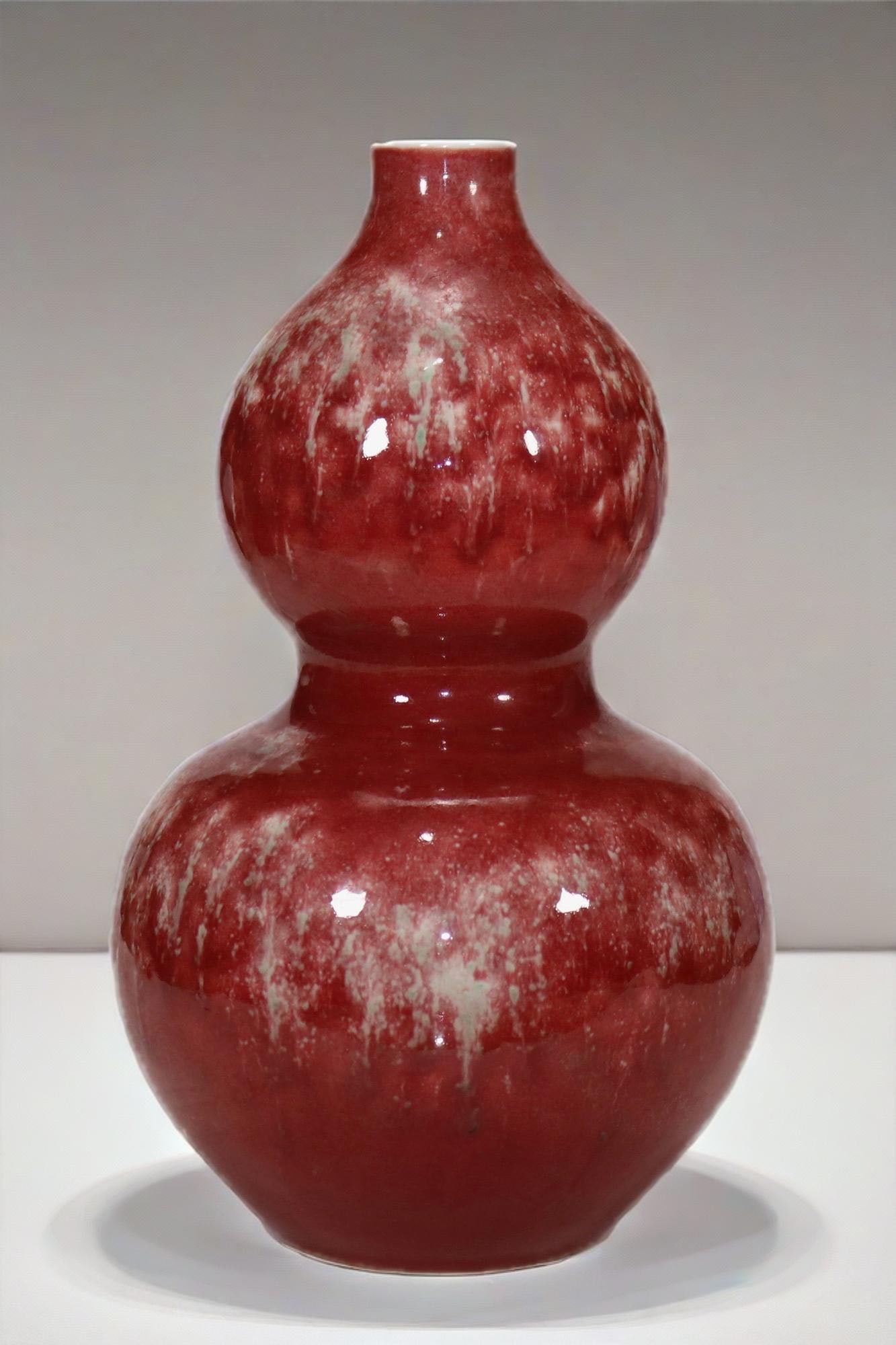 An Exquisite Iron-Red Gourd-Shaped Vase: An Exquisite Iron-Red Gourd-Shaped Vase Qing Dynasty, China Qianlong Six-character Mark Size:31cm (The Dimensions Of All Batches Are Manually Measured.If You Need More Detailed Information, Please