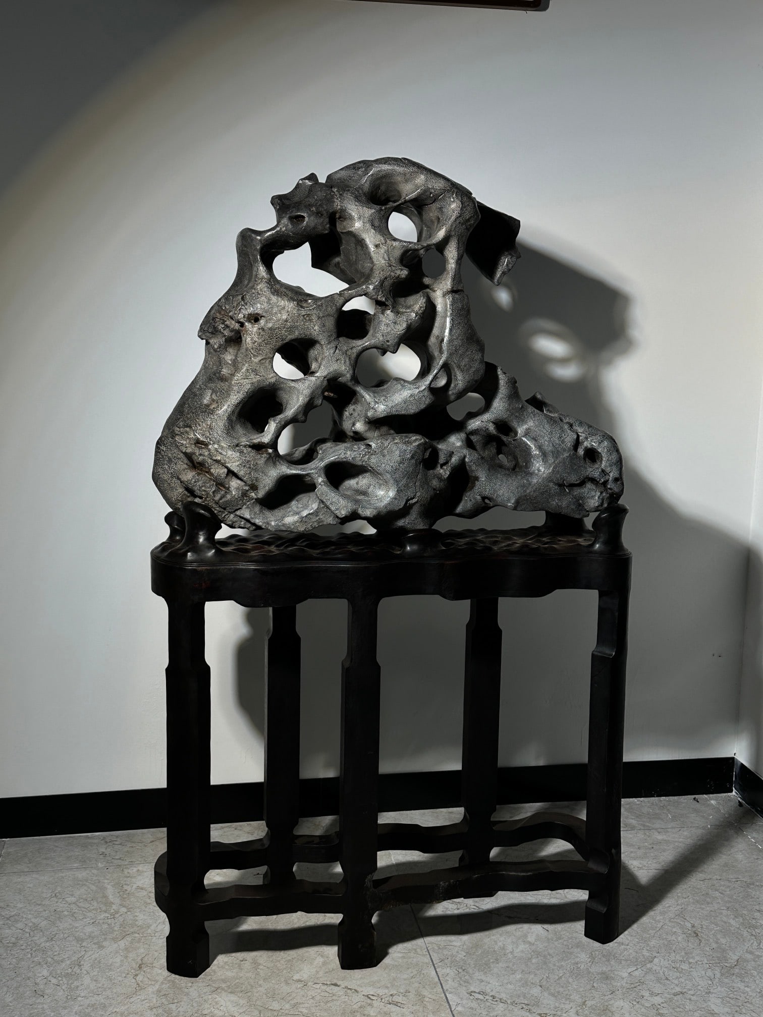 An Exquisite Taihu Stone Ornament - 4