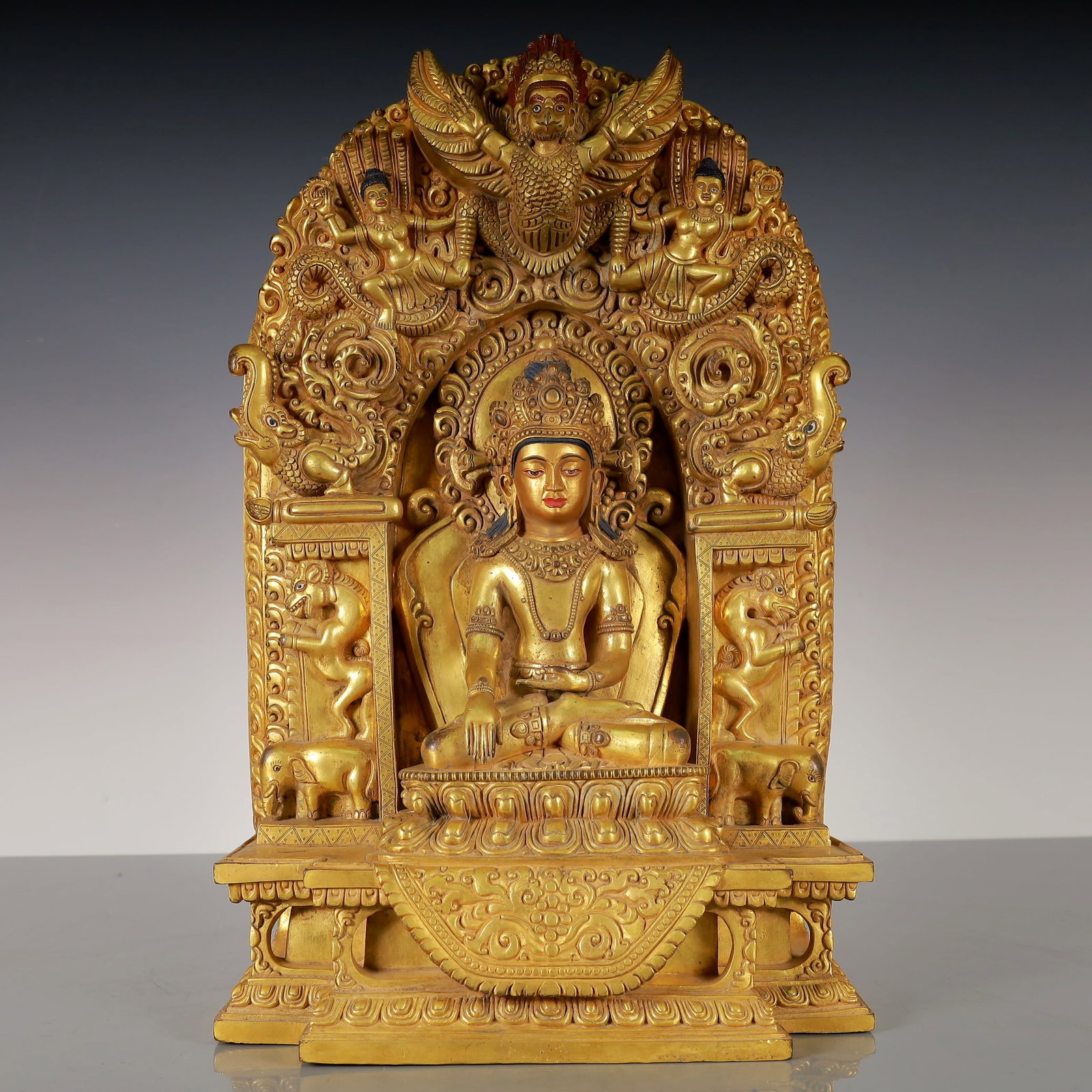 An Exquisite Gilt Bronze Statue of Tara: An Exquisite Gilt Bronze Statue of Tara Qing Dynasty, China Qianlong Six-character Mark Size:32cmx27cmx50cm Weight:18350g (The Dimensions Of All Batches Are Manually Measured.If You Need More