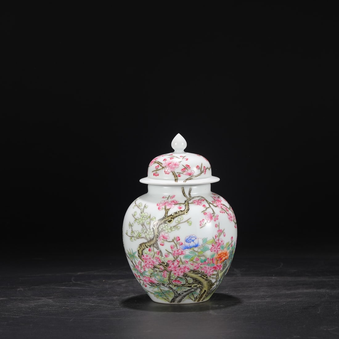 An Exquisite Enamel Flower Pattern with poem Jar - 2