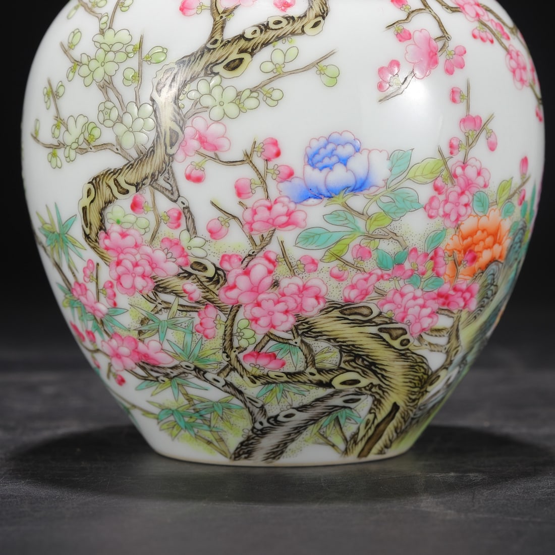 An Exquisite Enamel Flower Pattern with poem Jar - 4