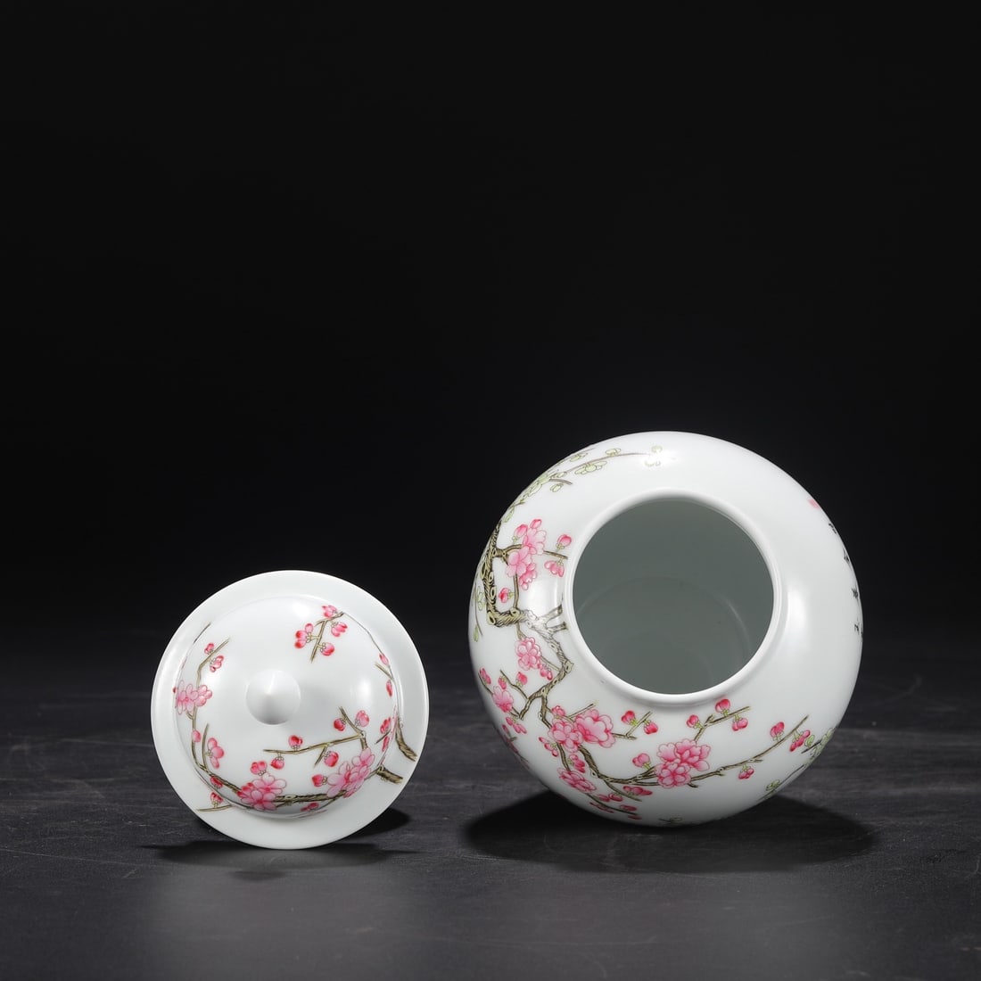An Exquisite Enamel Flower Pattern with poem Jar - 5