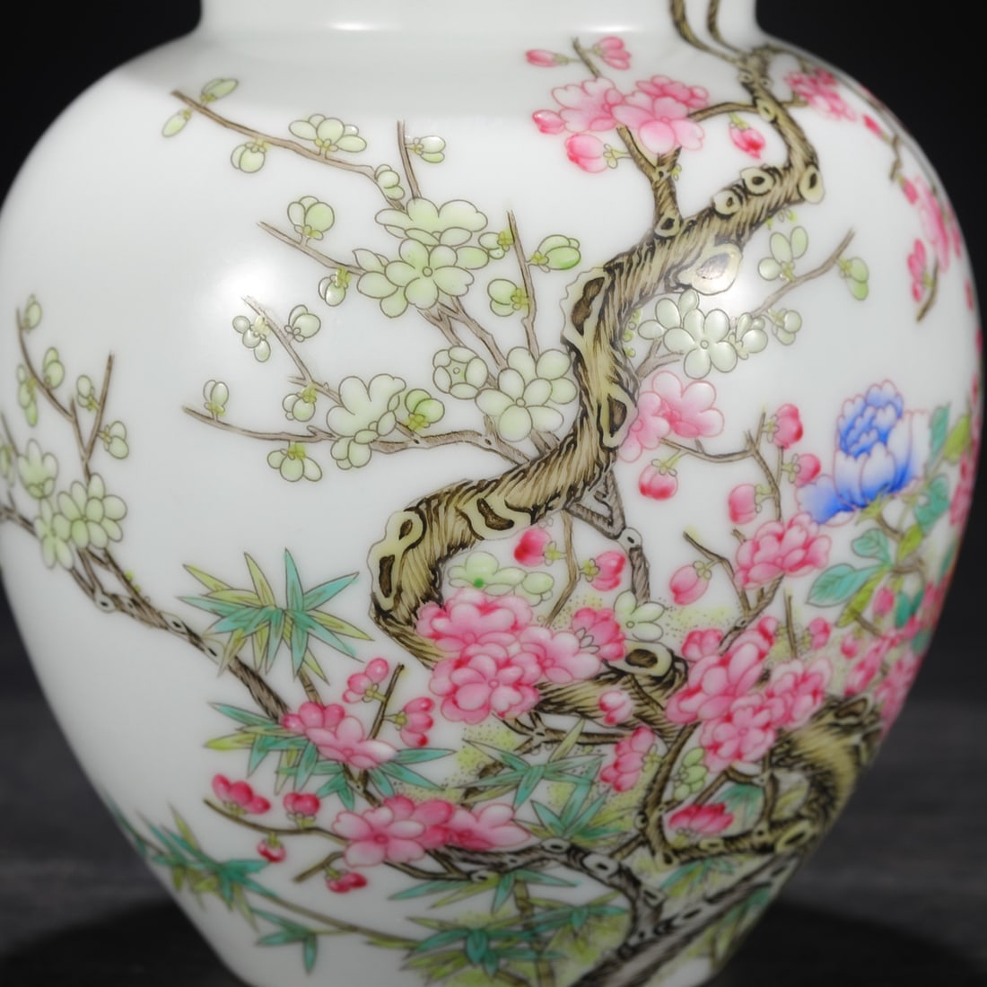 An Exquisite Enamel Flower Pattern with poem Jar - 8