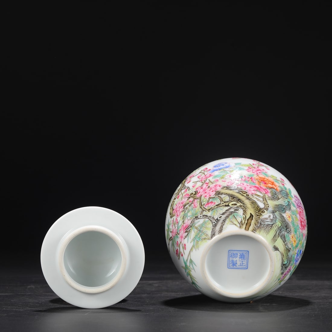 An Exquisite Enamel Flower Pattern with poem Jar - 9