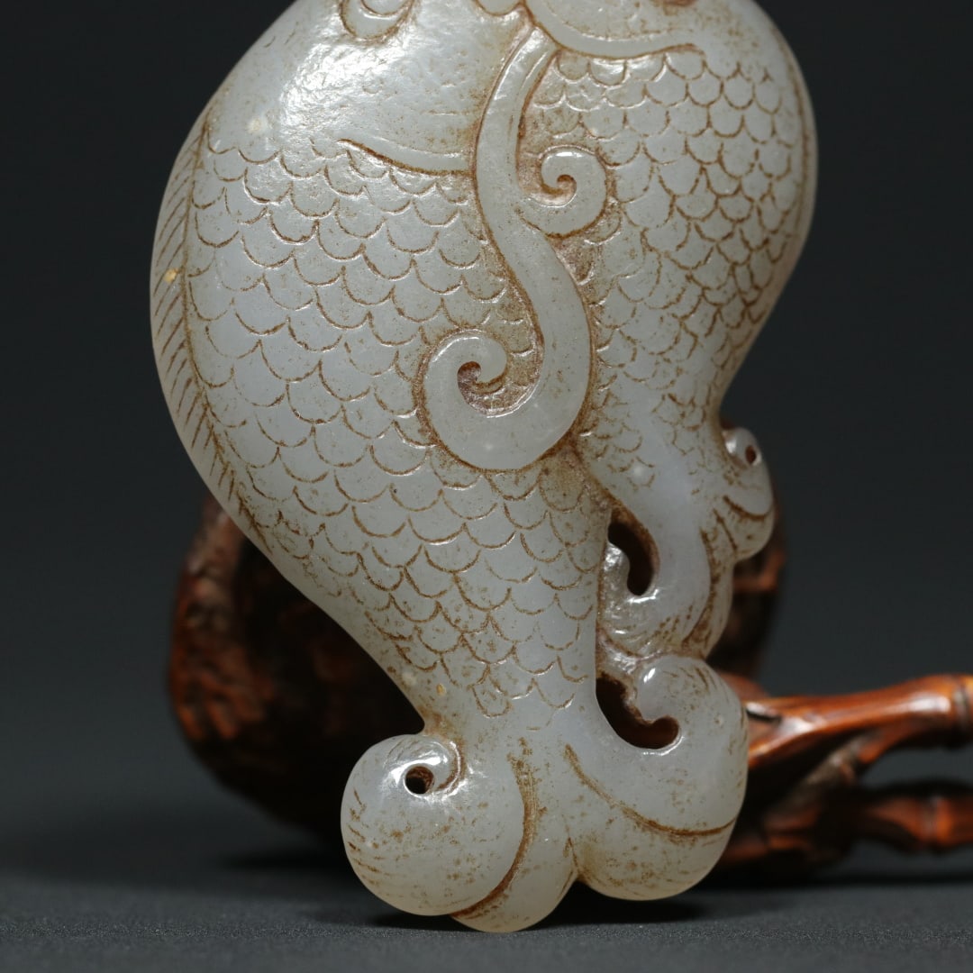 An Exquisite White Jade Fish Pendant - 9