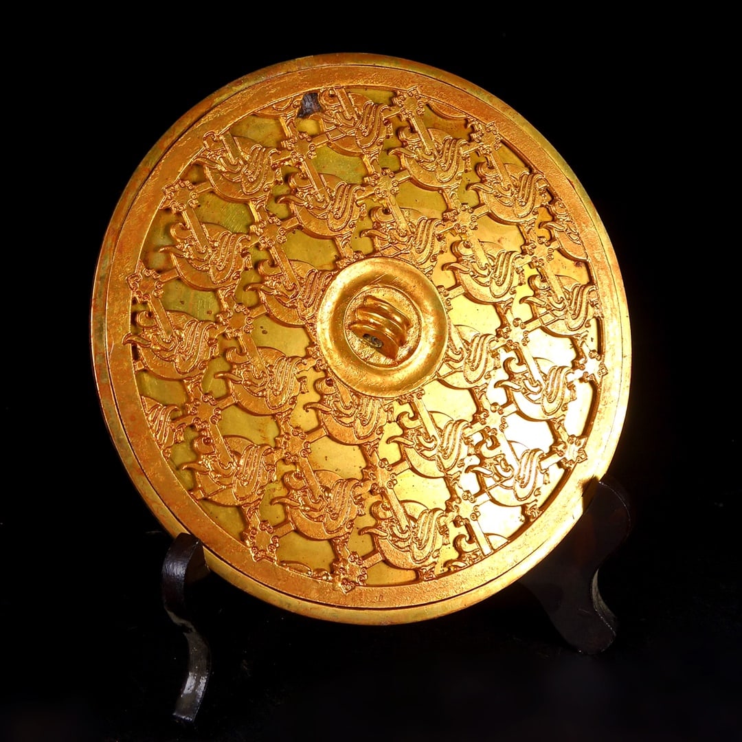 An Exquisite Gilt Bronze Round Mirror - 2