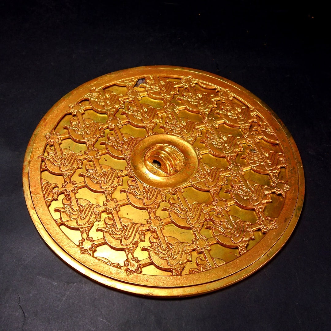An Exquisite Gilt Bronze Round Mirror - 3