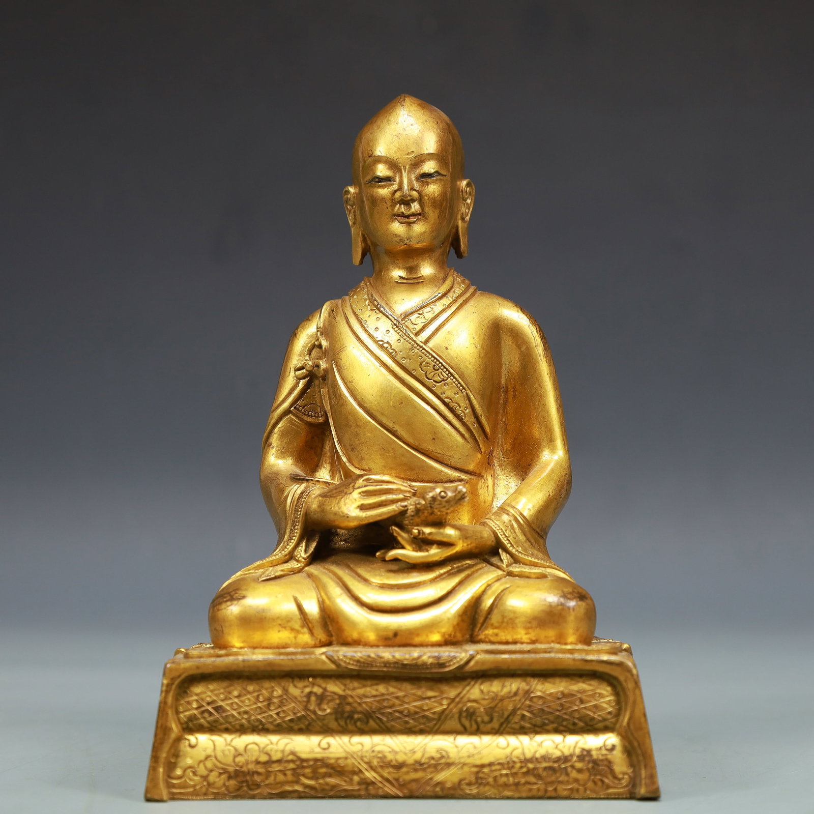 A Exquisite Gilt Bronze Medicine Buddha: A Exquisite Gilt Bronze Medicine Buddha Ming Dynasty, China Size:10.5cmx7cmx15cm Weight:1150g (The Dimensions Of All Batches Are Manually Measured.If You Need More Detailed Information, Please