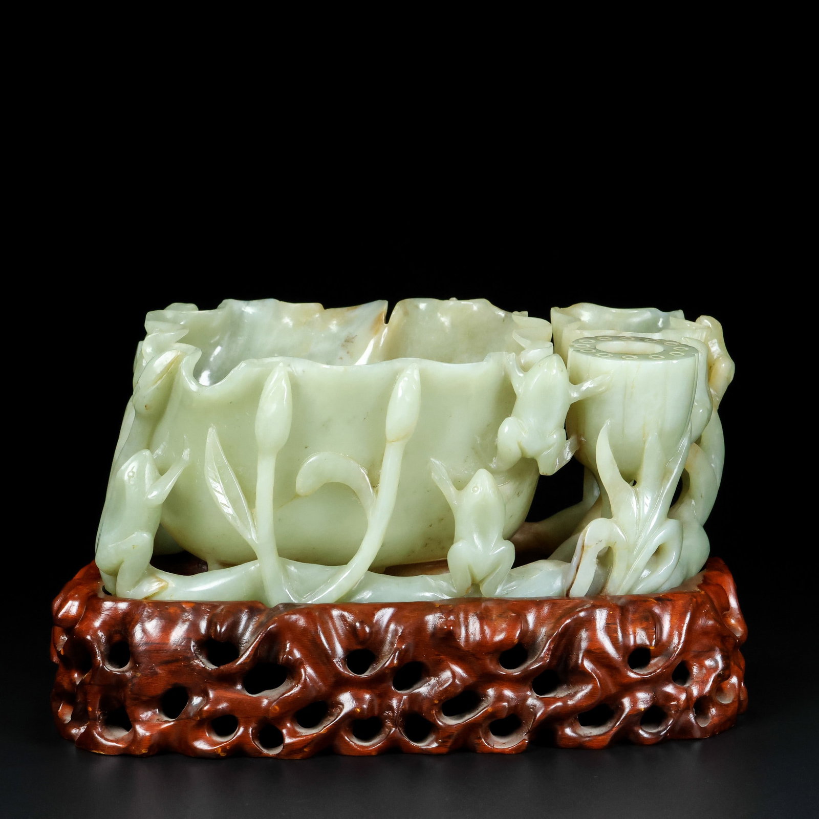 An Exquisite White Jade Frog Pattern Lotus-Shaped Brush Washer: An Exquisite White Jade Frog Pattern Lotus-Shaped Brush Washer Qing Dynasty, China Qianlong Four-character Mark Size:22cmx10cmx13cm Weight:1243g (The Dimensions Of All Batches Are Manually
