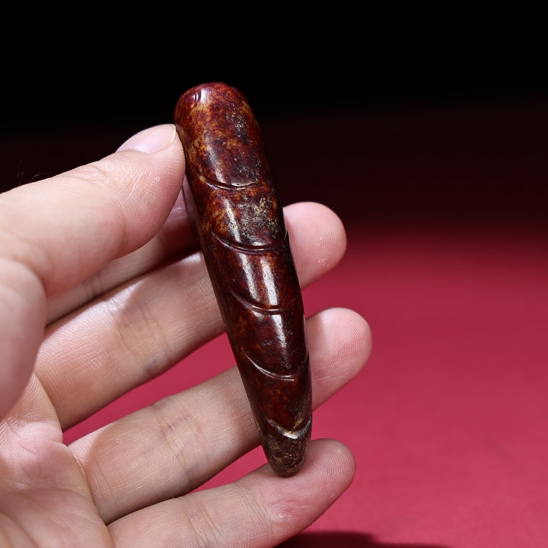 An Exquisite White Jade Hand Piece - 2