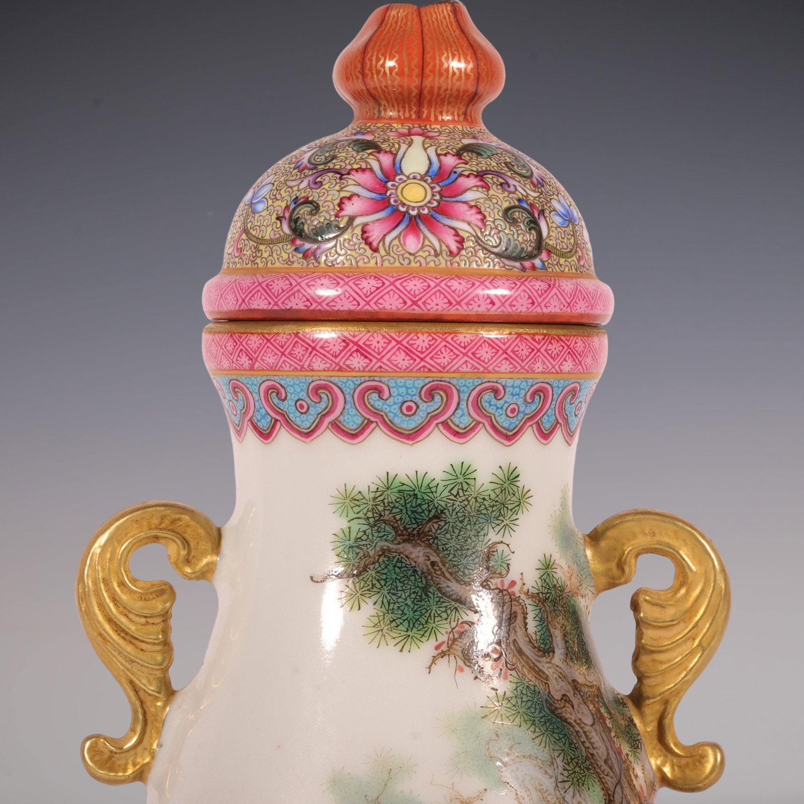 An Exquisite Enamel Animal Pattern Lotus Pattern Double-Ears Jar - 2