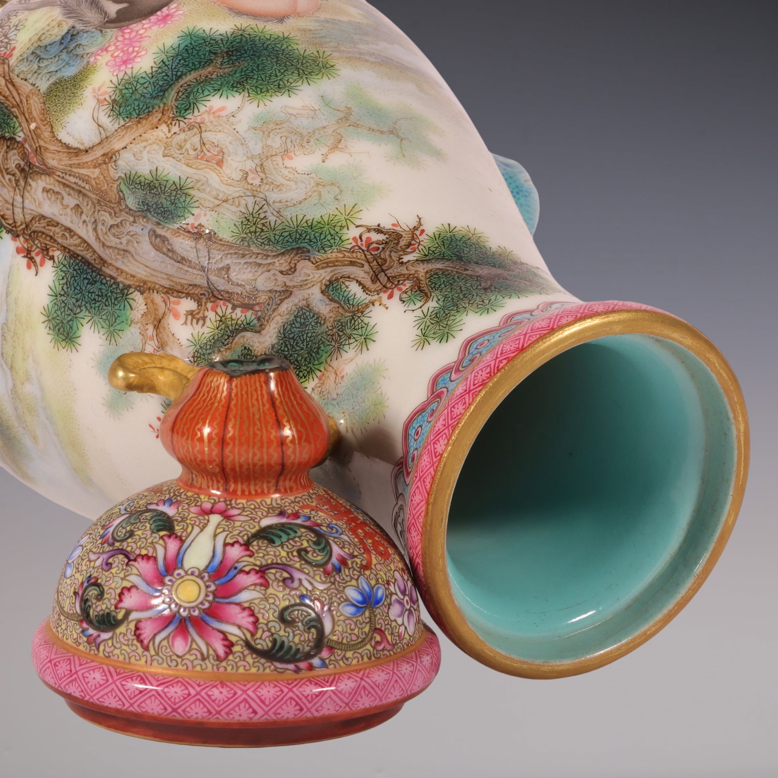 An Exquisite Enamel Animal Pattern Lotus Pattern Double-Ears Jar - 8