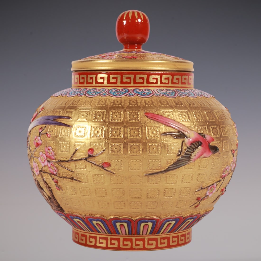 An Exquisite Enamel Flower and Bird Pattern Tea Caddy - 4