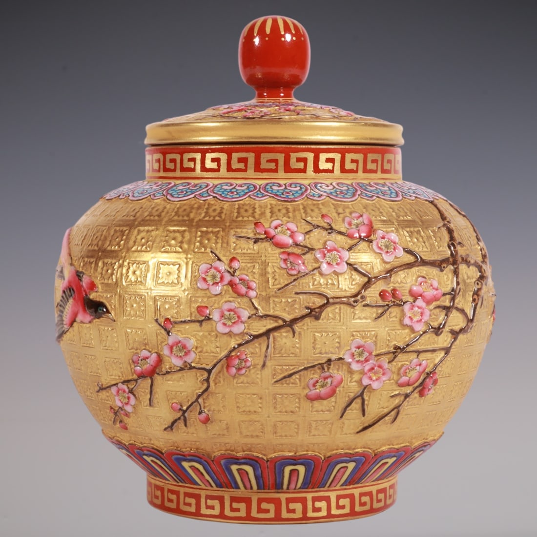 An Exquisite Enamel Flower and Bird Pattern Tea Caddy - 5