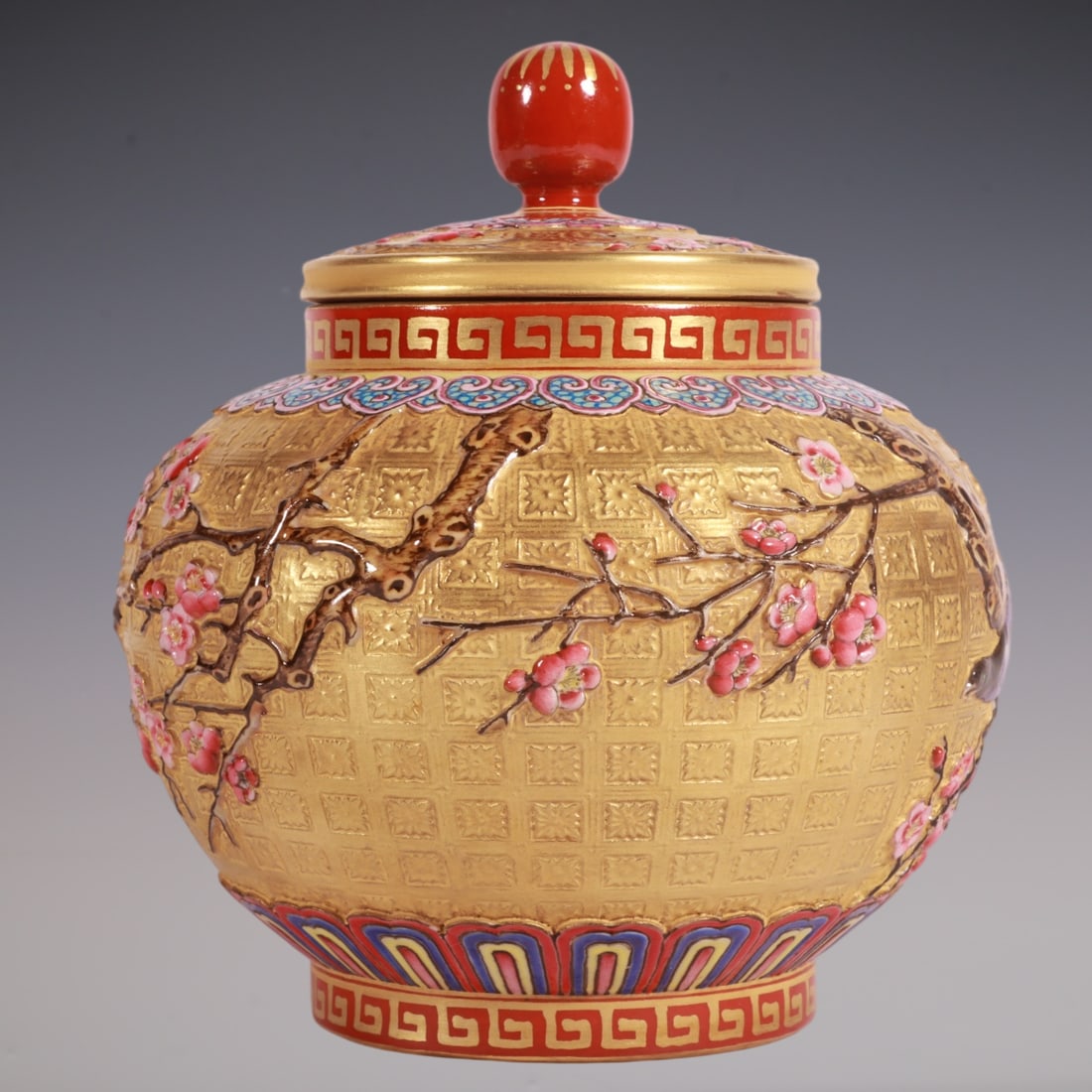 An Exquisite Enamel Flower and Bird Pattern Tea Caddy - 6
