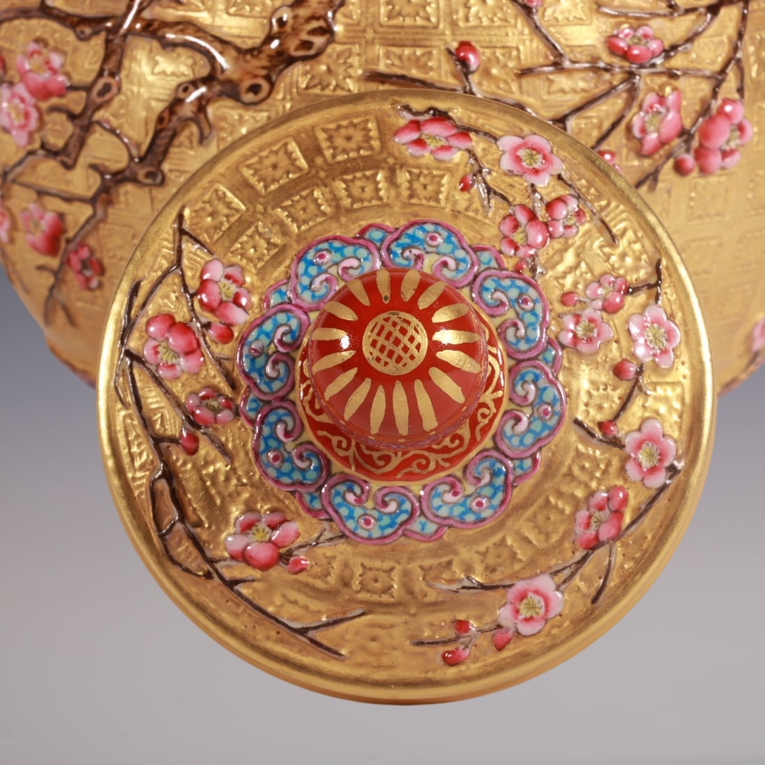 An Exquisite Enamel Flower and Bird Pattern Tea Caddy - 7