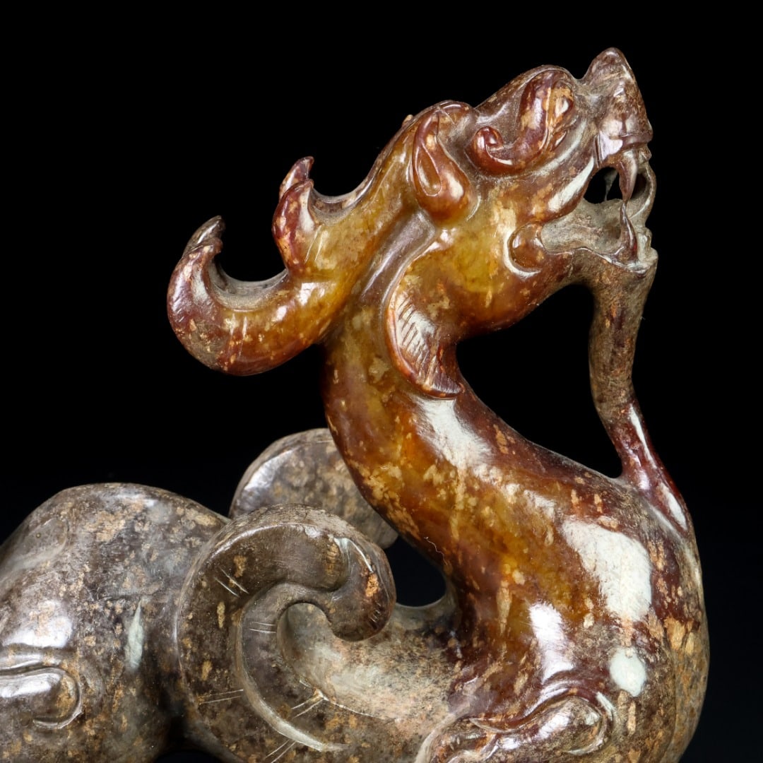 An Exquisite White Jade Dragon Ornament - 2
