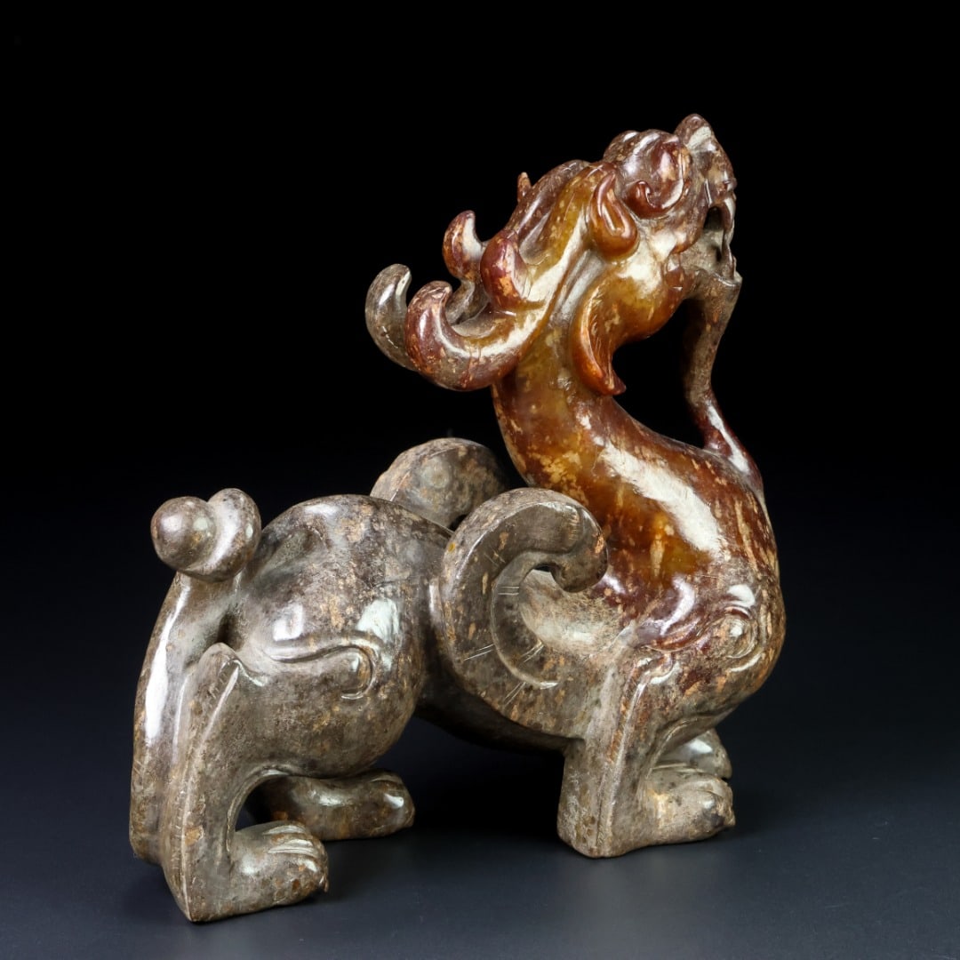 An Exquisite White Jade Dragon Ornament - 3