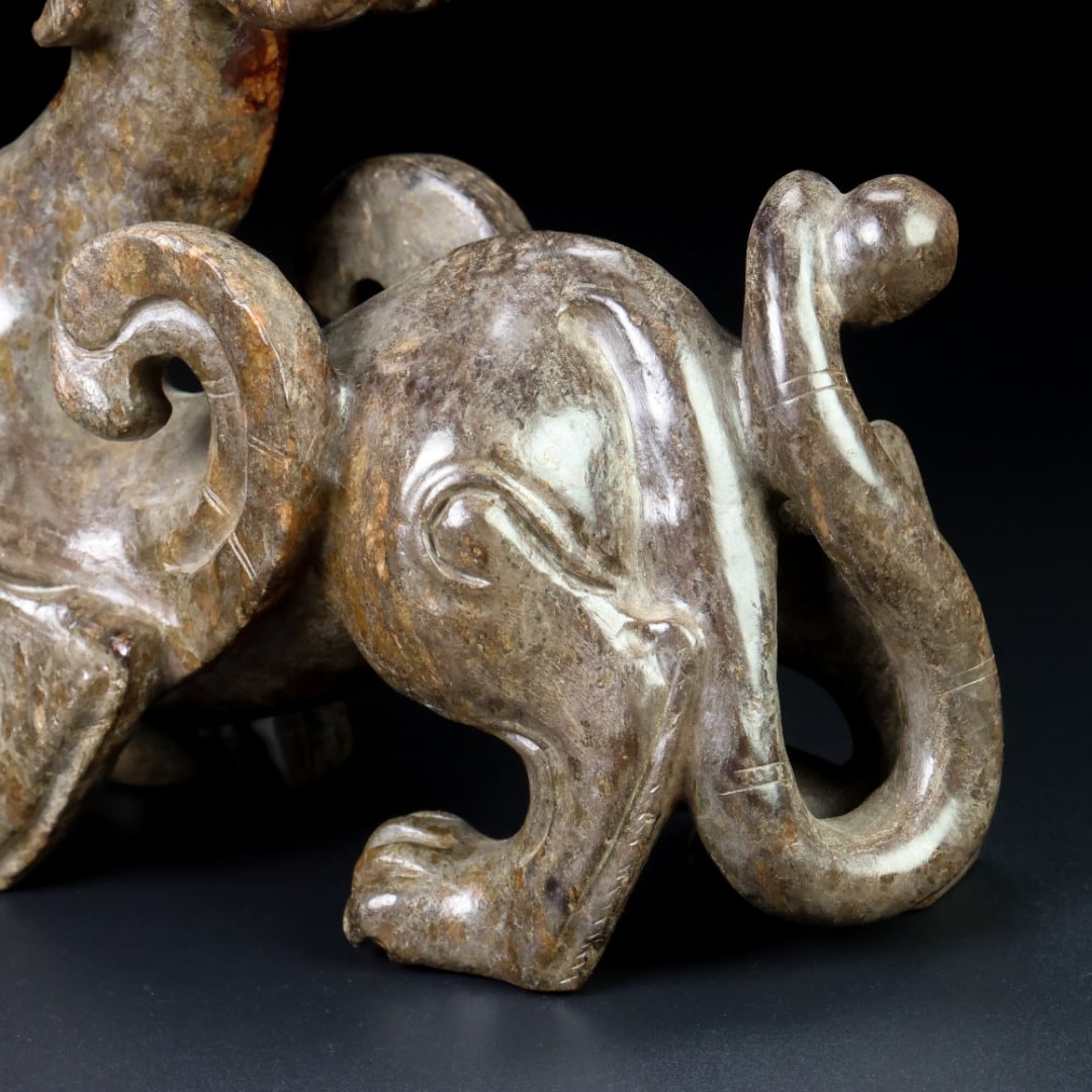 An Exquisite White Jade Dragon Ornament - 7