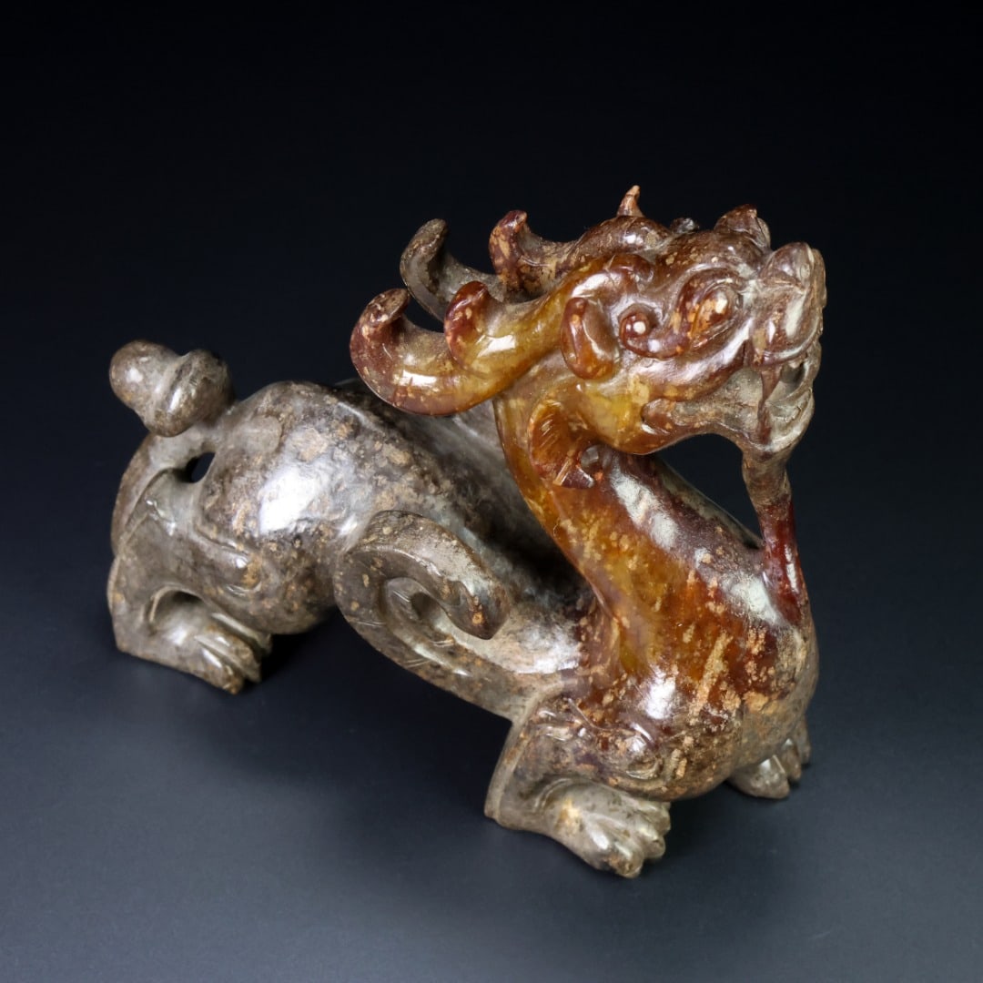An Exquisite White Jade Dragon Ornament - 9