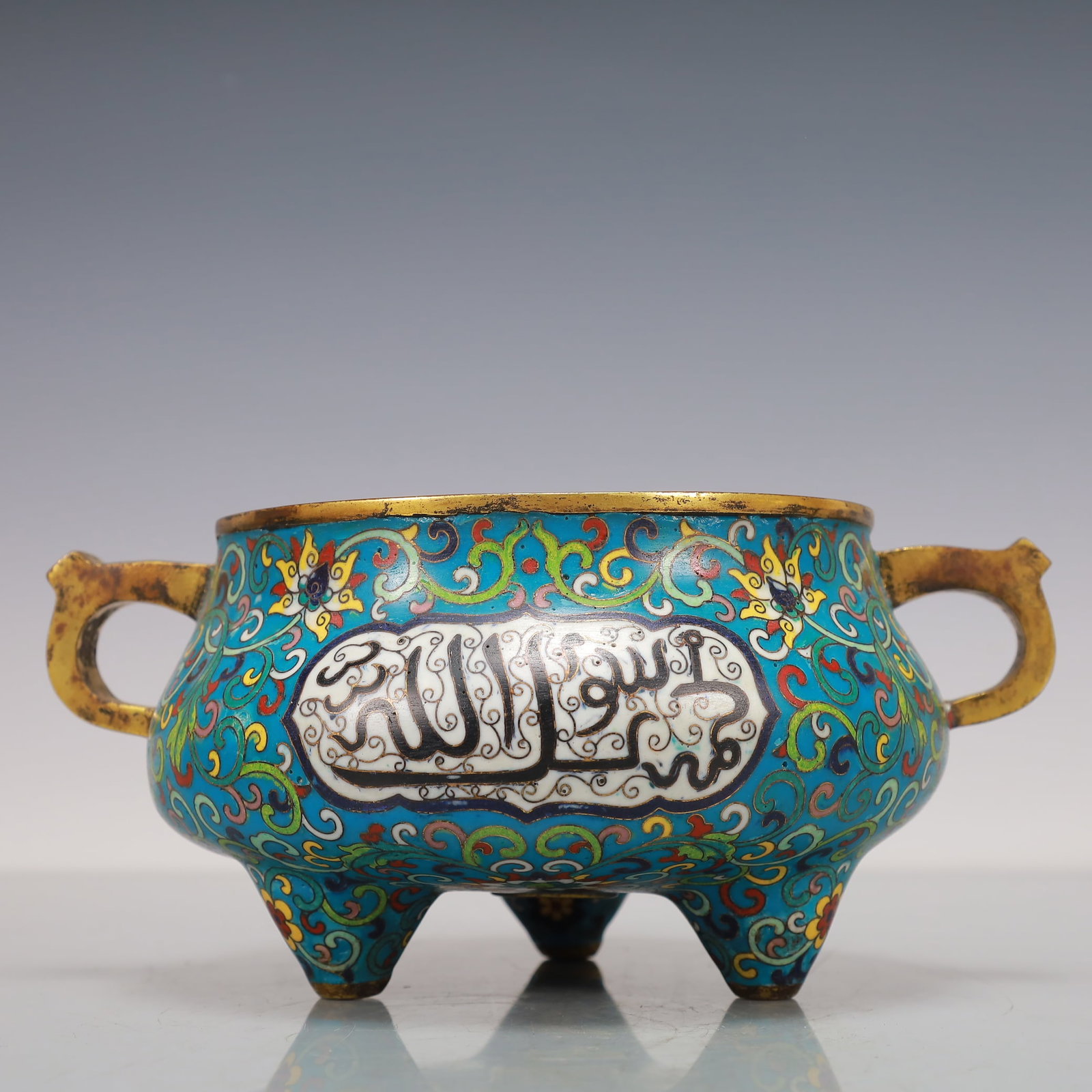 An Exquisite Cloisonne Gilt Bronze Lotus Pattern Flower Pattern Double-Ears Tripod Censer: An Exquisite Cloisonne Gilt Bronze Lotus Pattern Flower Pattern Double-Ears Tripod Censer Qing Dynasty, China Qianlong Four-character MarkSize:14cmx17cmx10.5cm Weight:2500g (The Dimensions Of All
