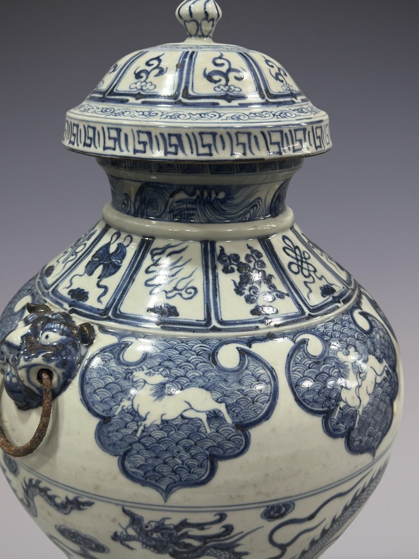 An Exquisite Blue and White Lotus Pattern Dragon Pattern Double-Ears Jar - 3