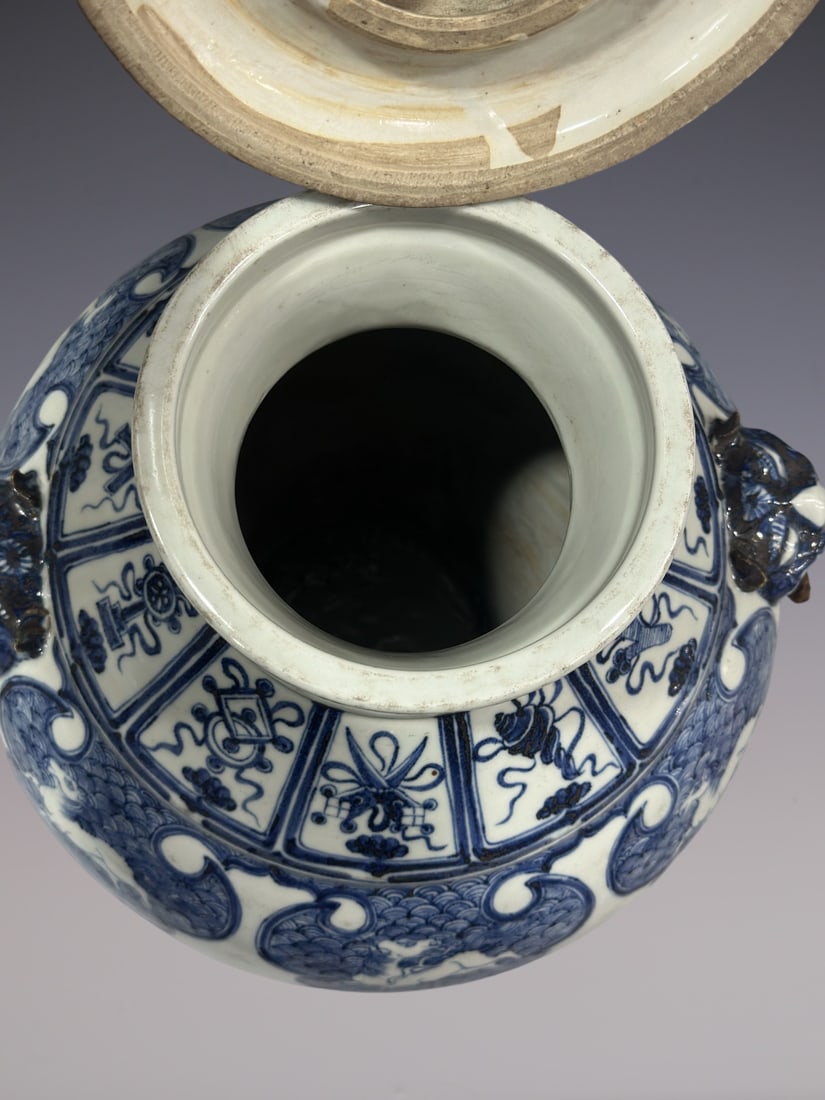 An Exquisite Blue and White Lotus Pattern Dragon Pattern Double-Ears Jar - 7